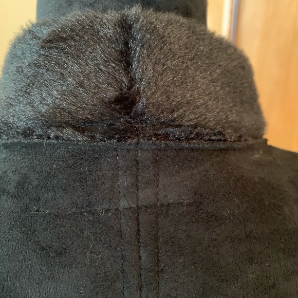 Gorgeous faux fur, cable knit sweater/jacket! - Picture 4 of 12